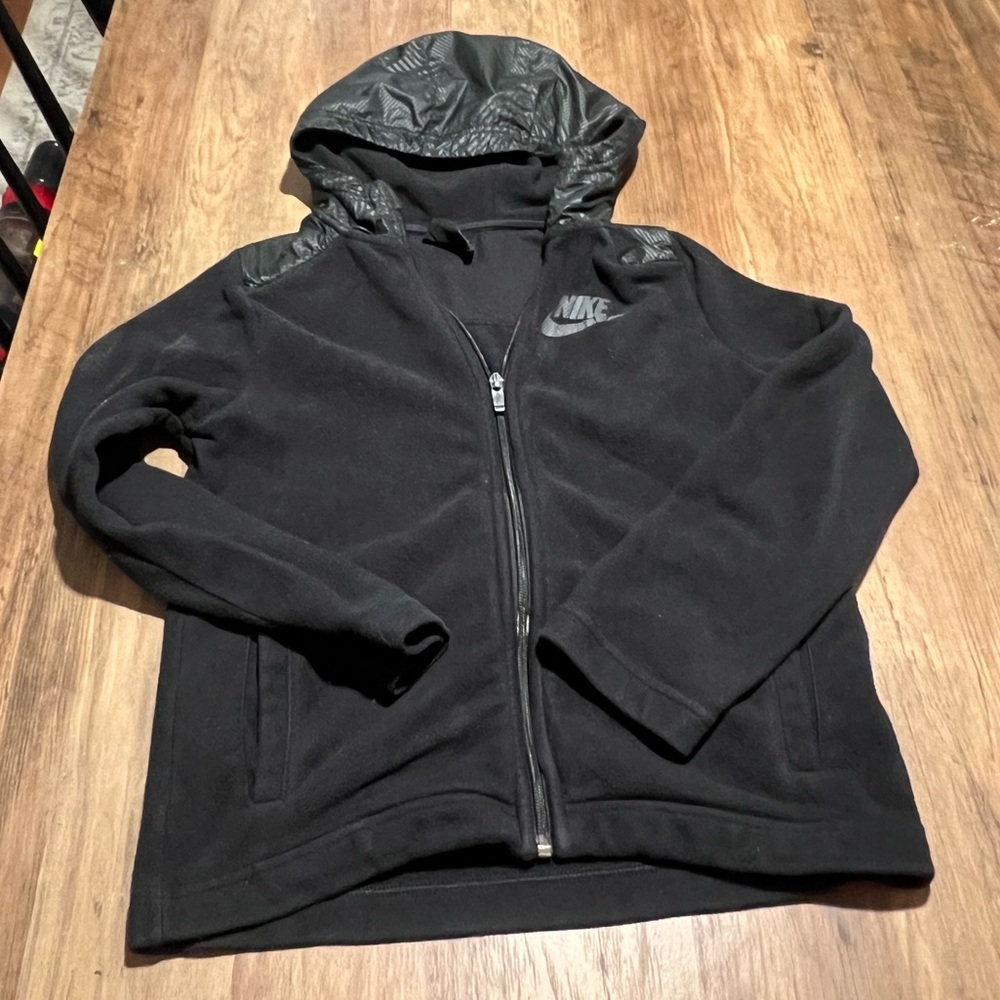 Boys Nike zip up light jacket / Sweater Medium